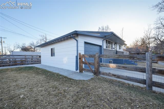 911 E Willamette Avenue