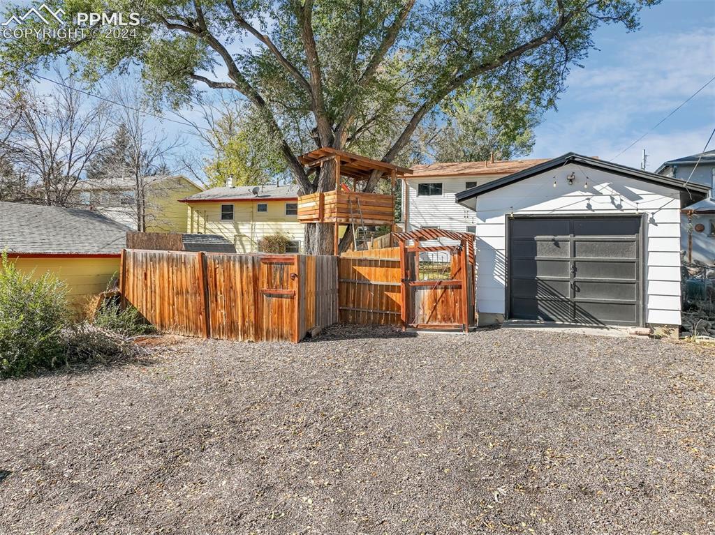 2421 N Sage Street