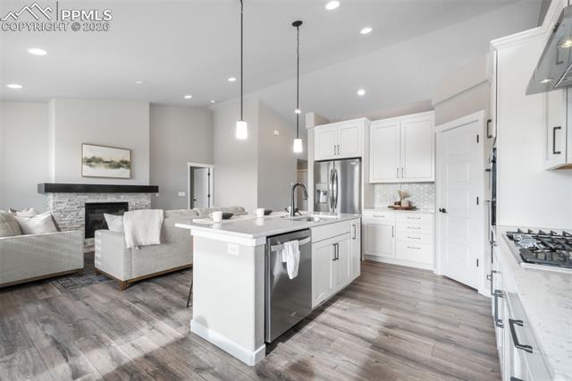 2573 Lakes Edge Drive