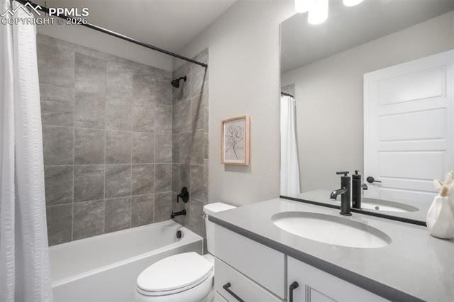 2573 Lakes Edge Drive