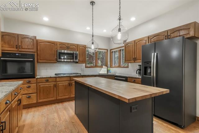 19165 Golden Arrow Circle