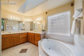 1755 Moorwood Point