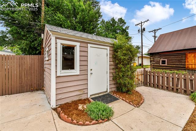 825 Arcadia Place