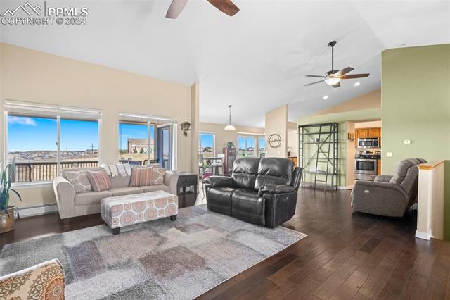 211 Las Lunas Street