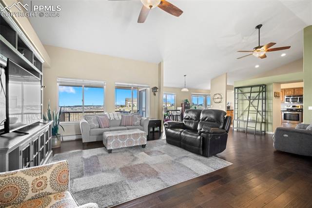 211 Las Lunas Street