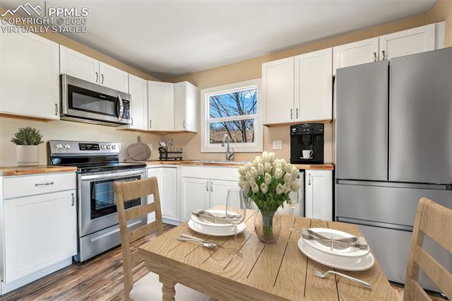 1051 Montrose Avenue