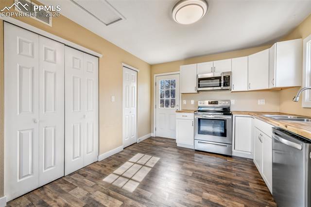 1051 Montrose Avenue