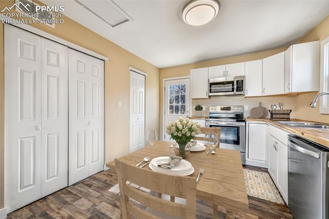 1051 Montrose Avenue