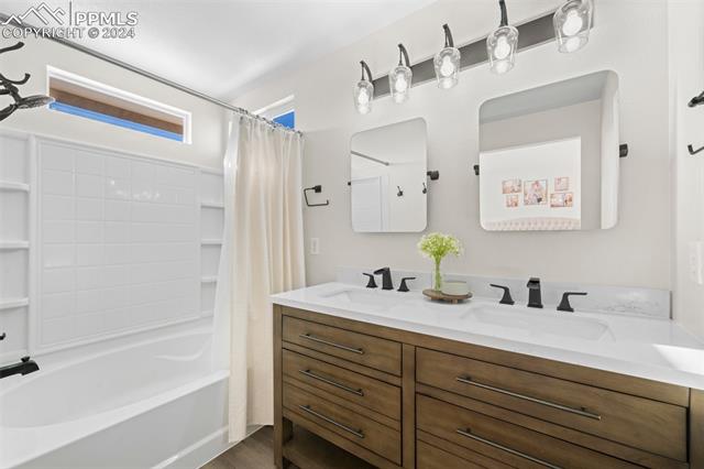 1442 N Stratton Avenue