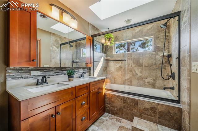 5221 Cliff Point Circle