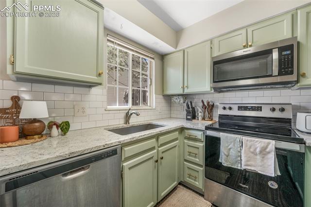 3553 Queen Anne Way