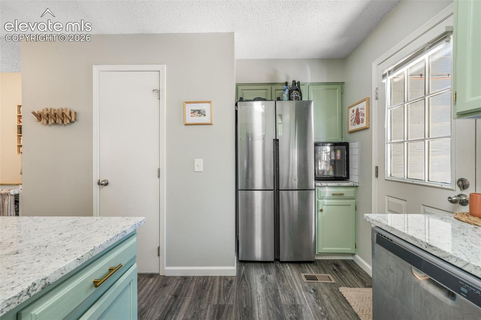 3553 Queen Anne Way