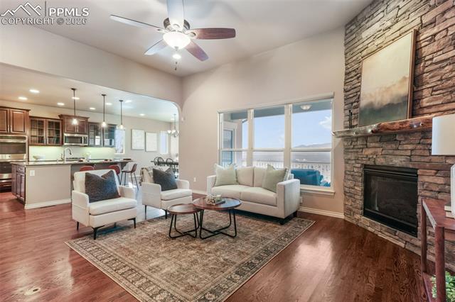 215 Kettle Valley Way