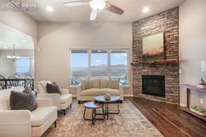 215 Kettle Valley Way