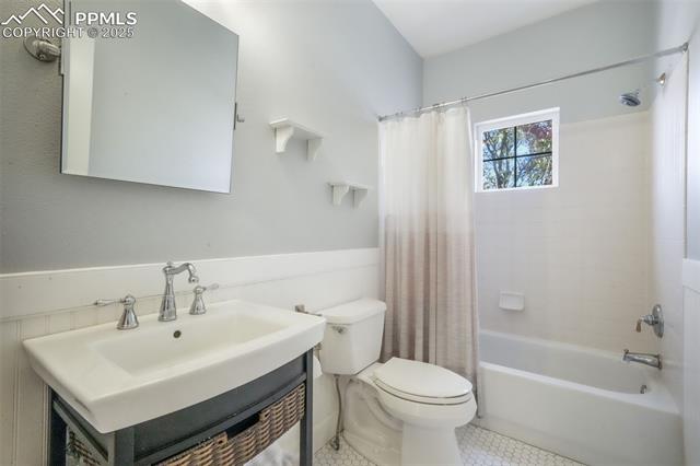 3215 Hollycrest Drive