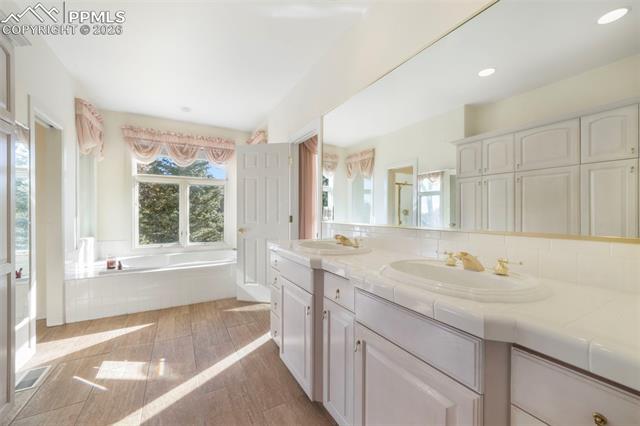 275 Tam O Shanter Way