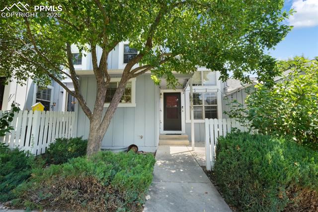 6985 Los Reyes Circle