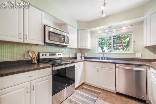 6985 Los Reyes Circle