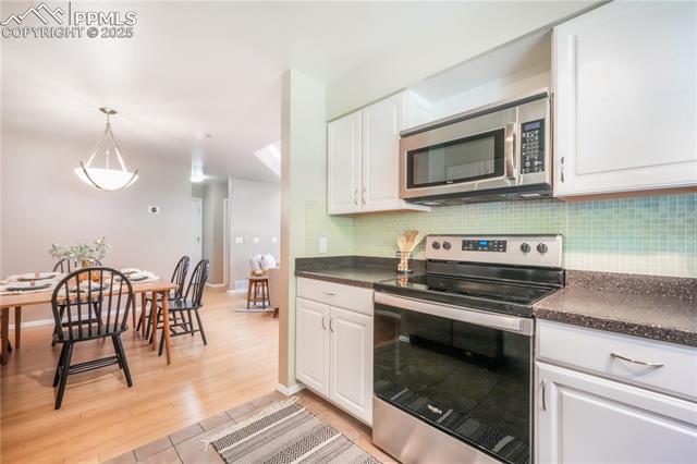 6985 Los Reyes Circle