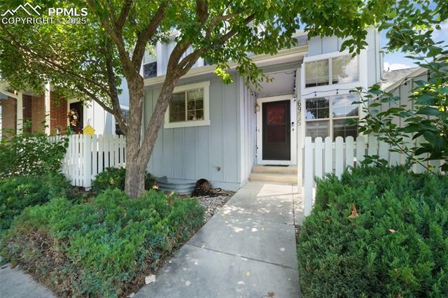 6985 Los Reyes Circle