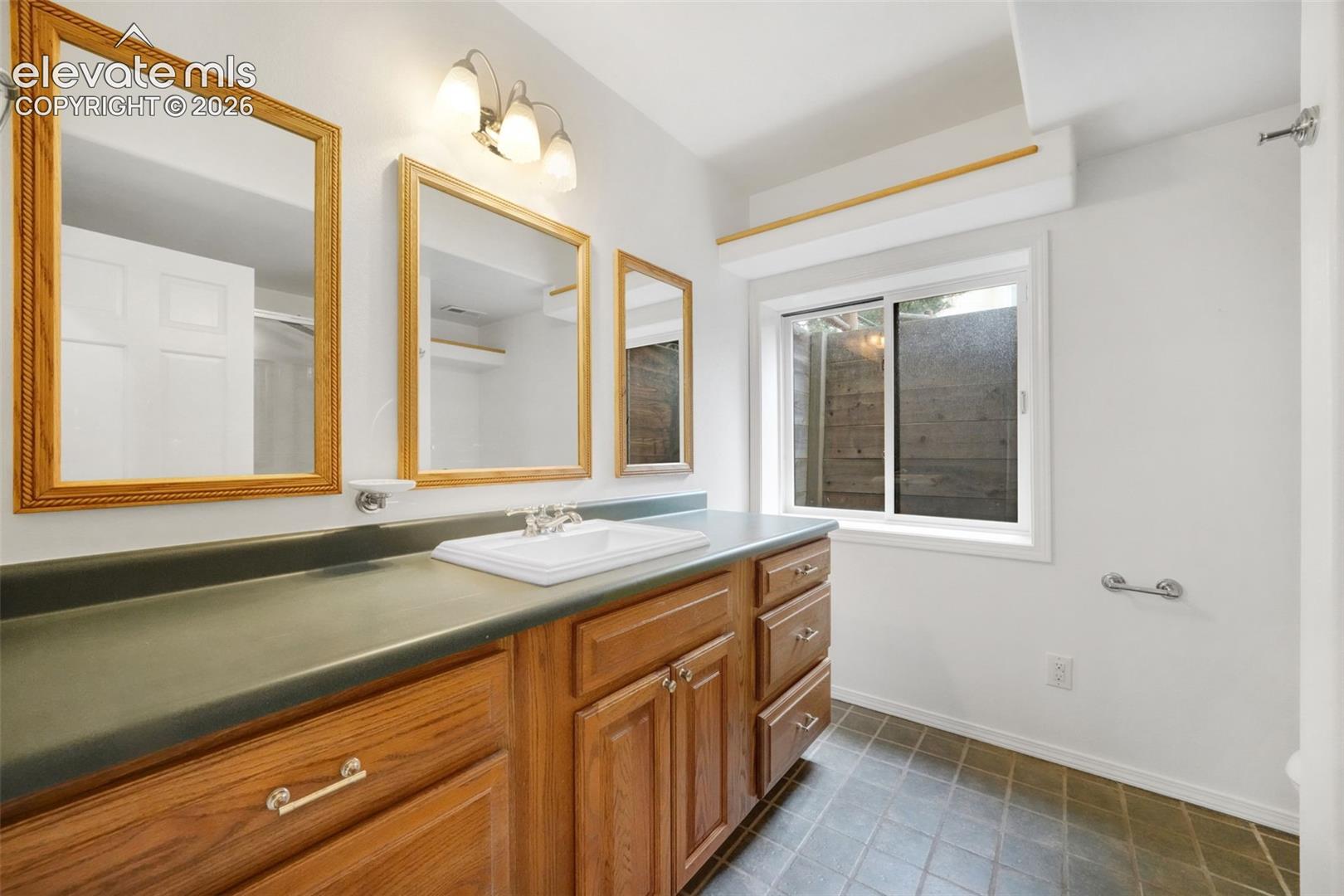 3555 Range View Road