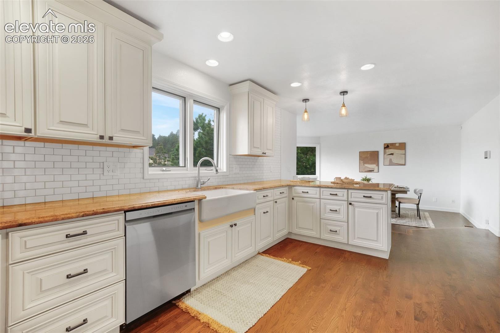3555 Range View Road