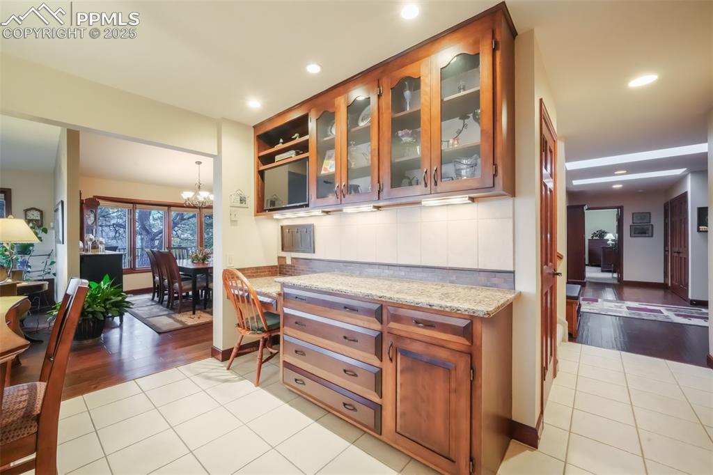 5065 Cliff Point Circle