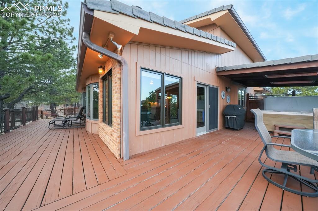 5065 Cliff Point Circle