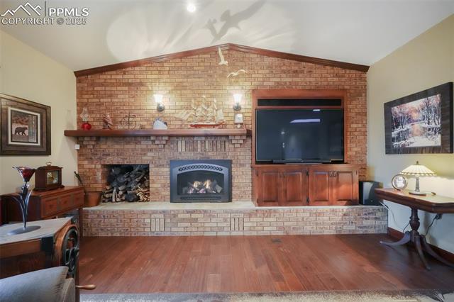 5065 Cliff Point Circle