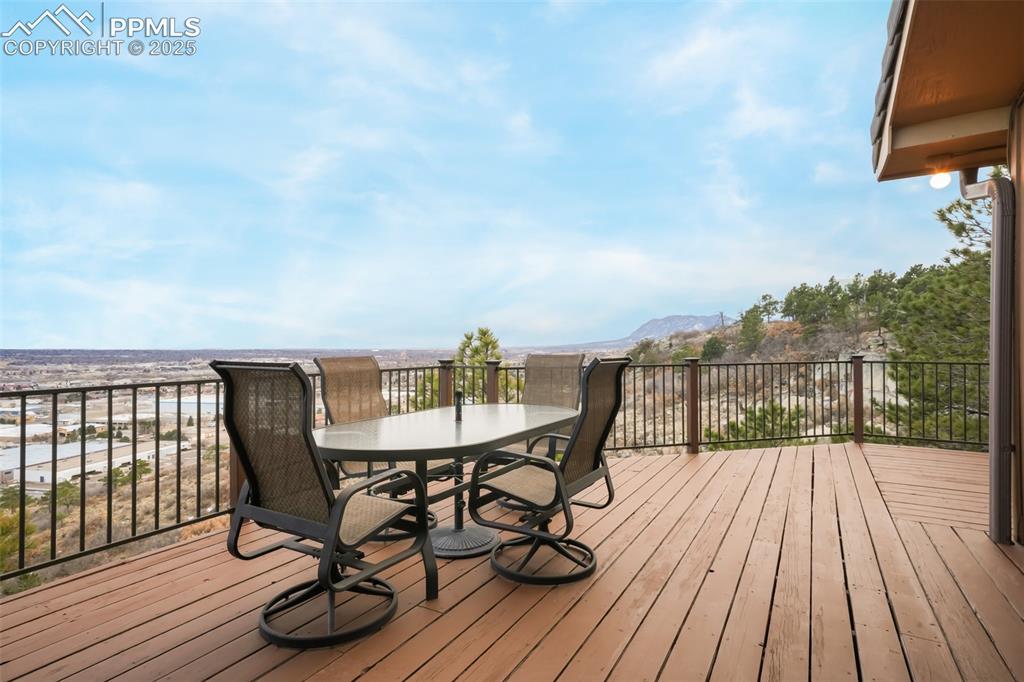 5065 Cliff Point Circle