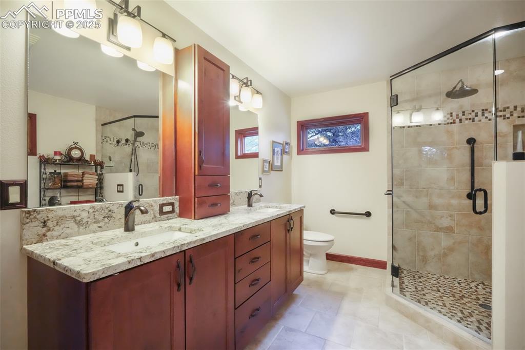 5065 Cliff Point Circle