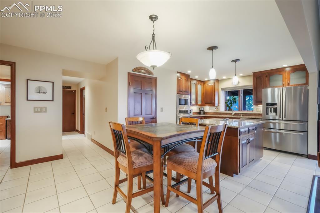 5065 Cliff Point Circle