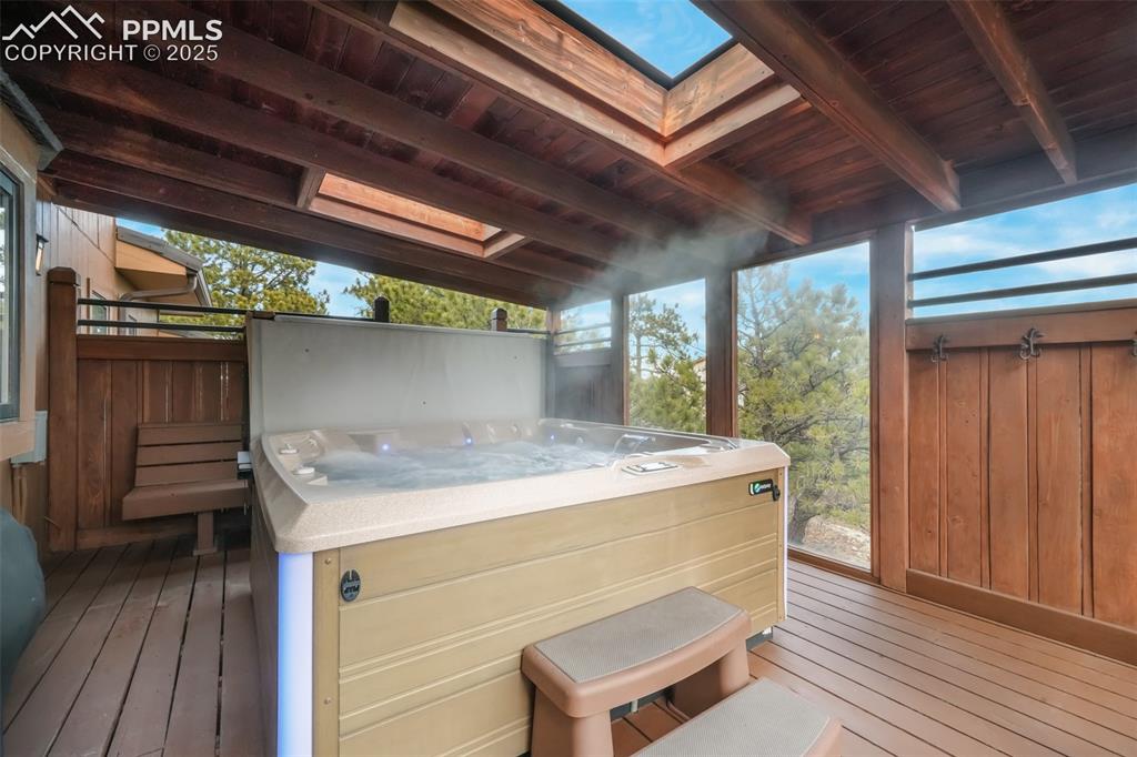 5065 Cliff Point Circle
