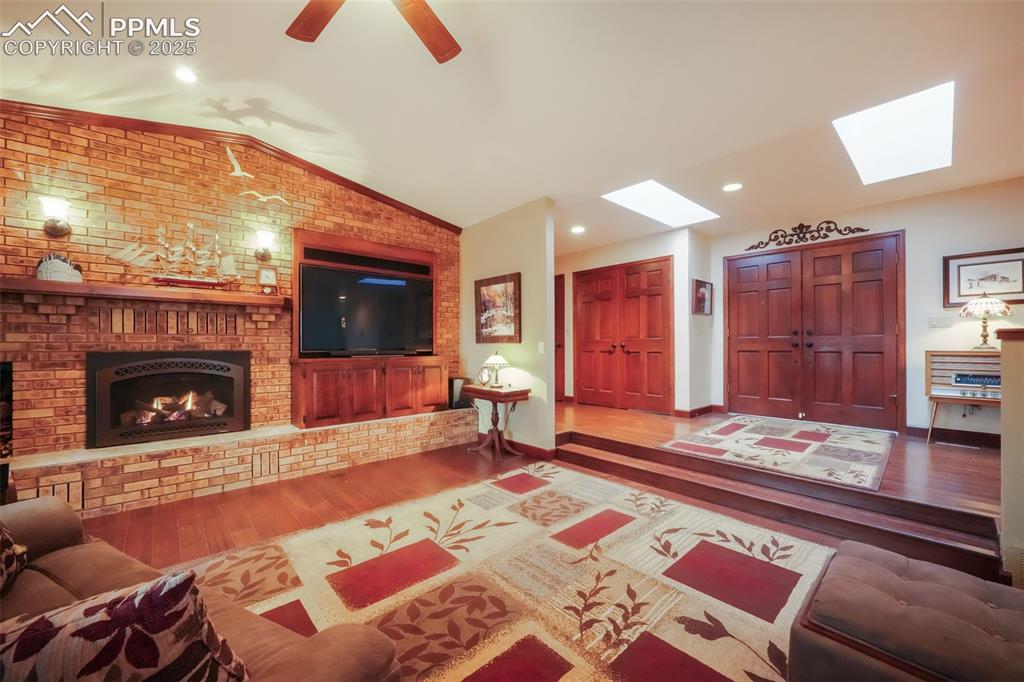 5065 Cliff Point Circle