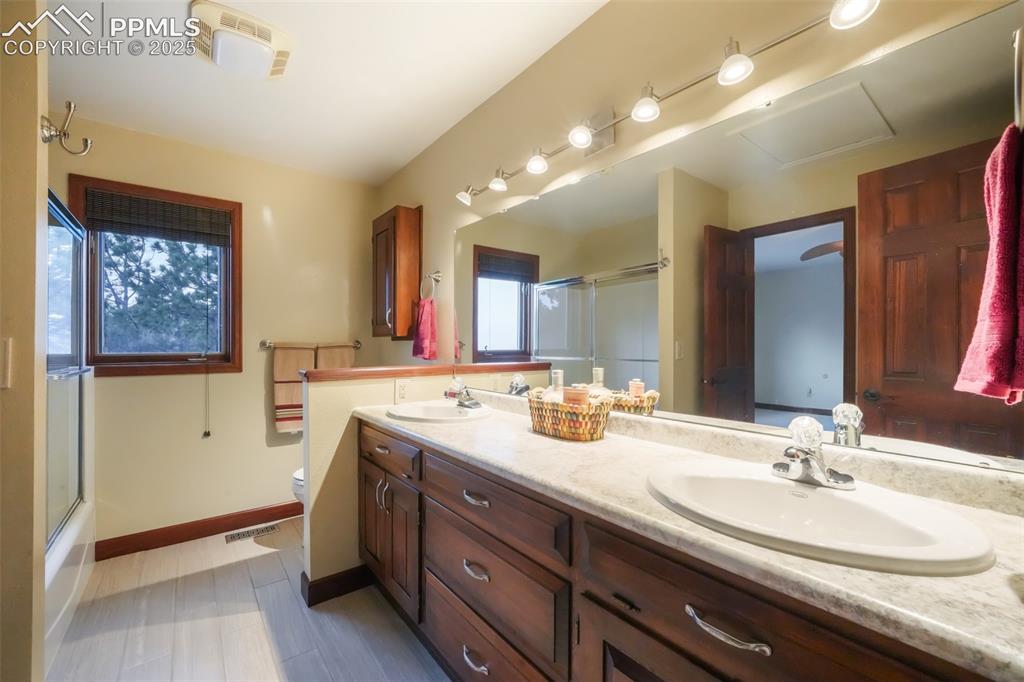 5065 Cliff Point Circle