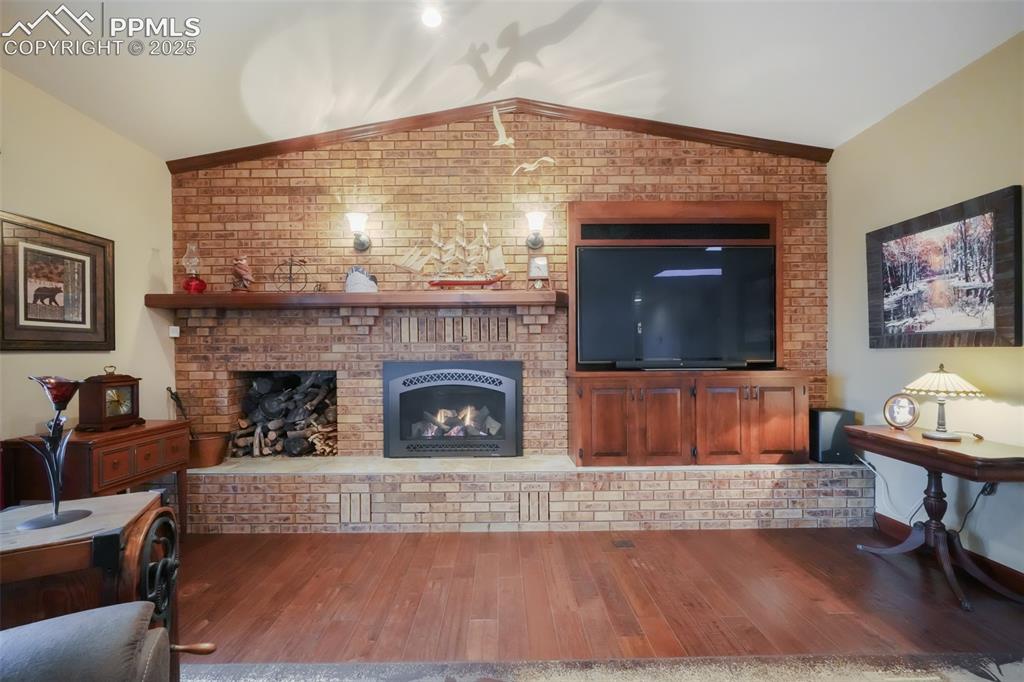 5065 Cliff Point Circle