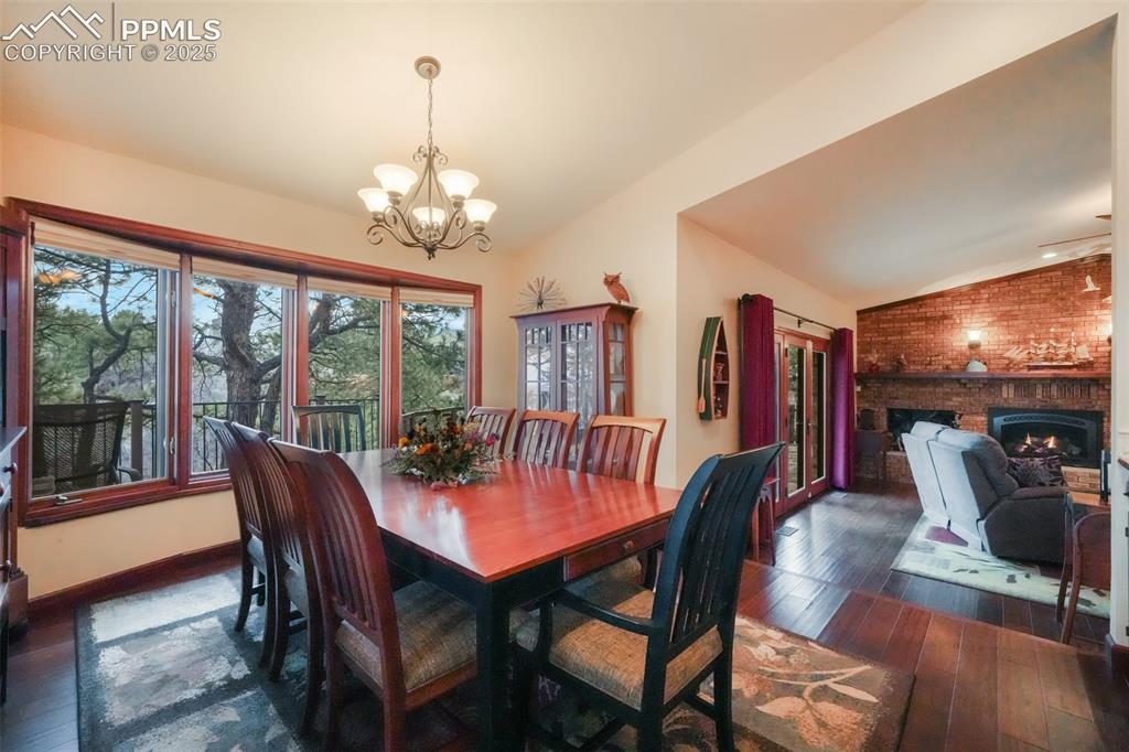 5065 Cliff Point Circle