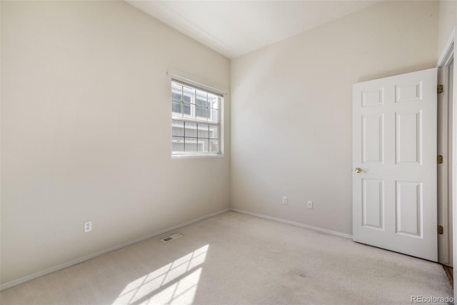 6886 Los Reyes Circle