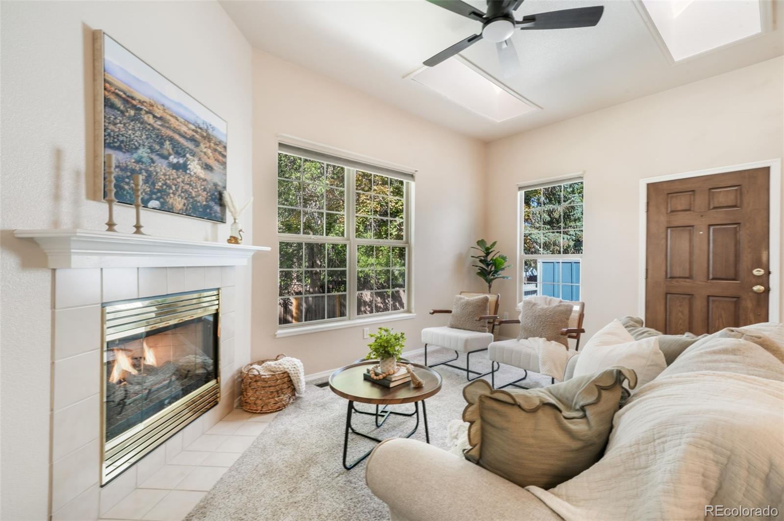 6886 Los Reyes Circle
