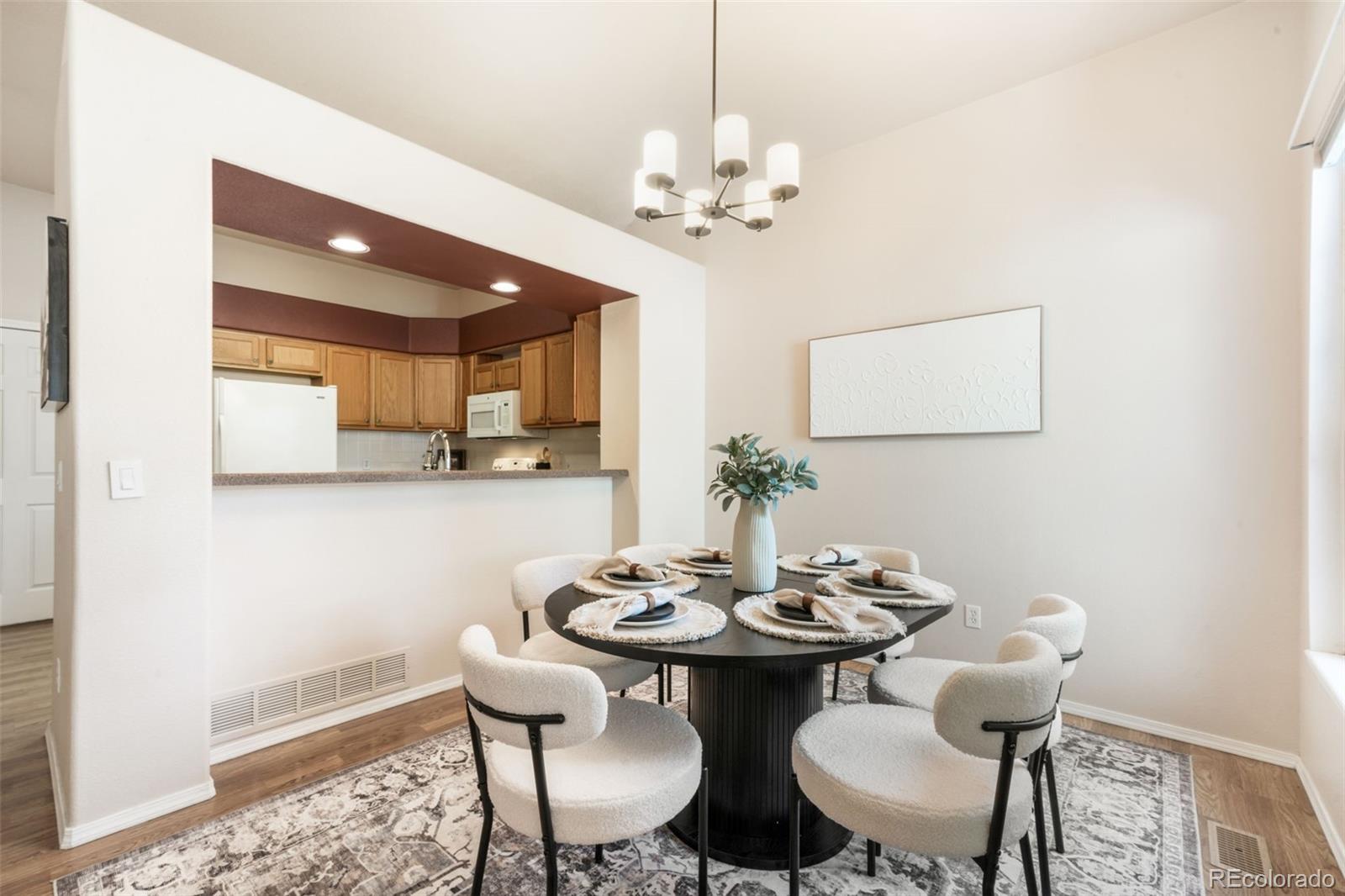6886 Los Reyes Circle