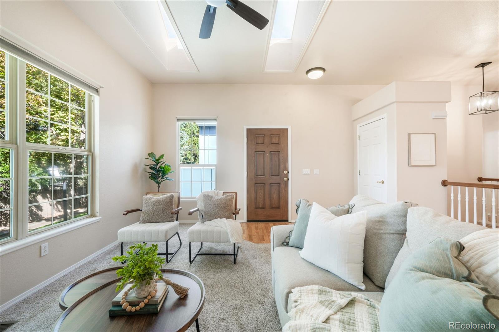 6886 Los Reyes Circle
