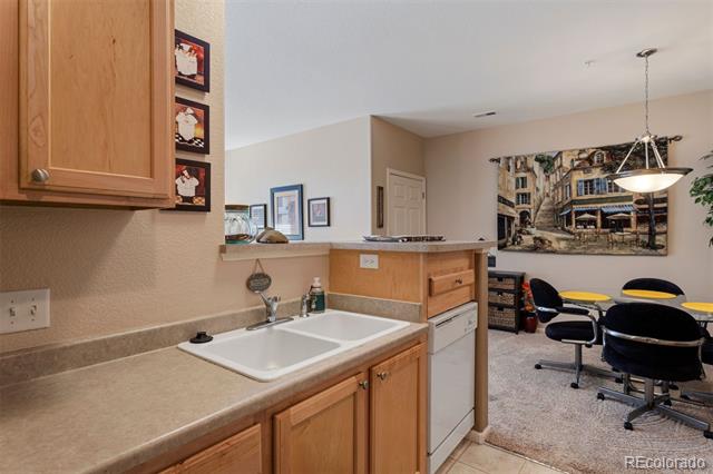 488 Black Feather Loop Unit: 202
