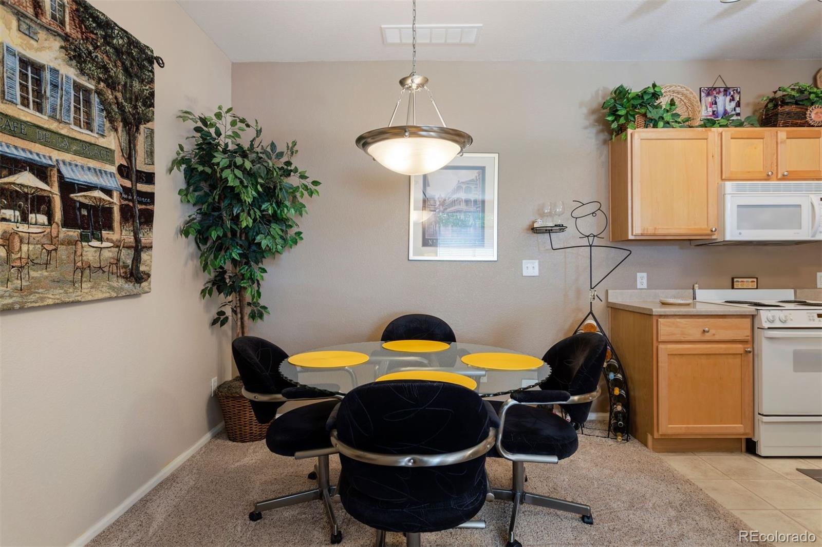 488 Black Feather Loop Unit: 202