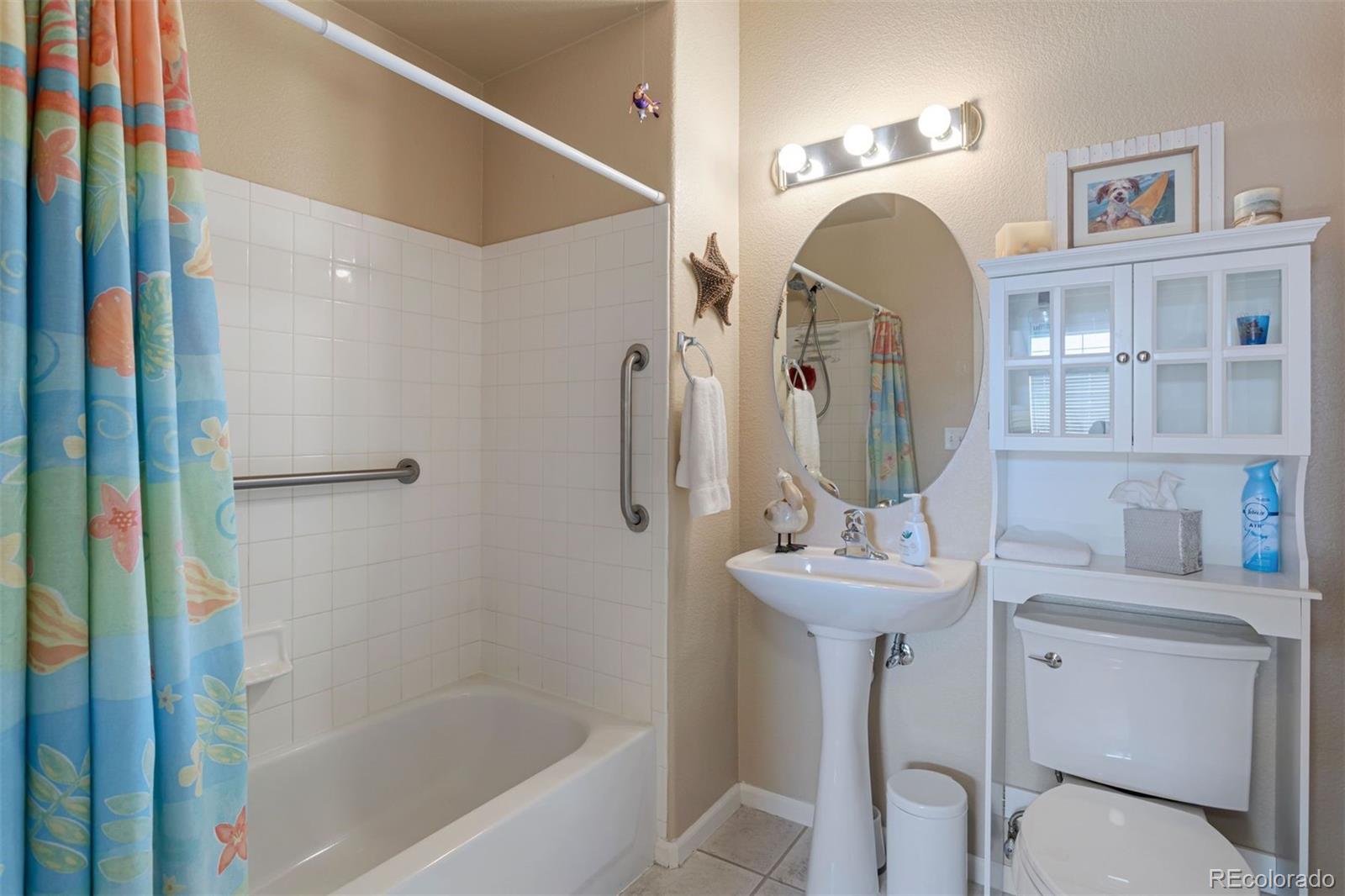 488 Black Feather Loop Unit: 202