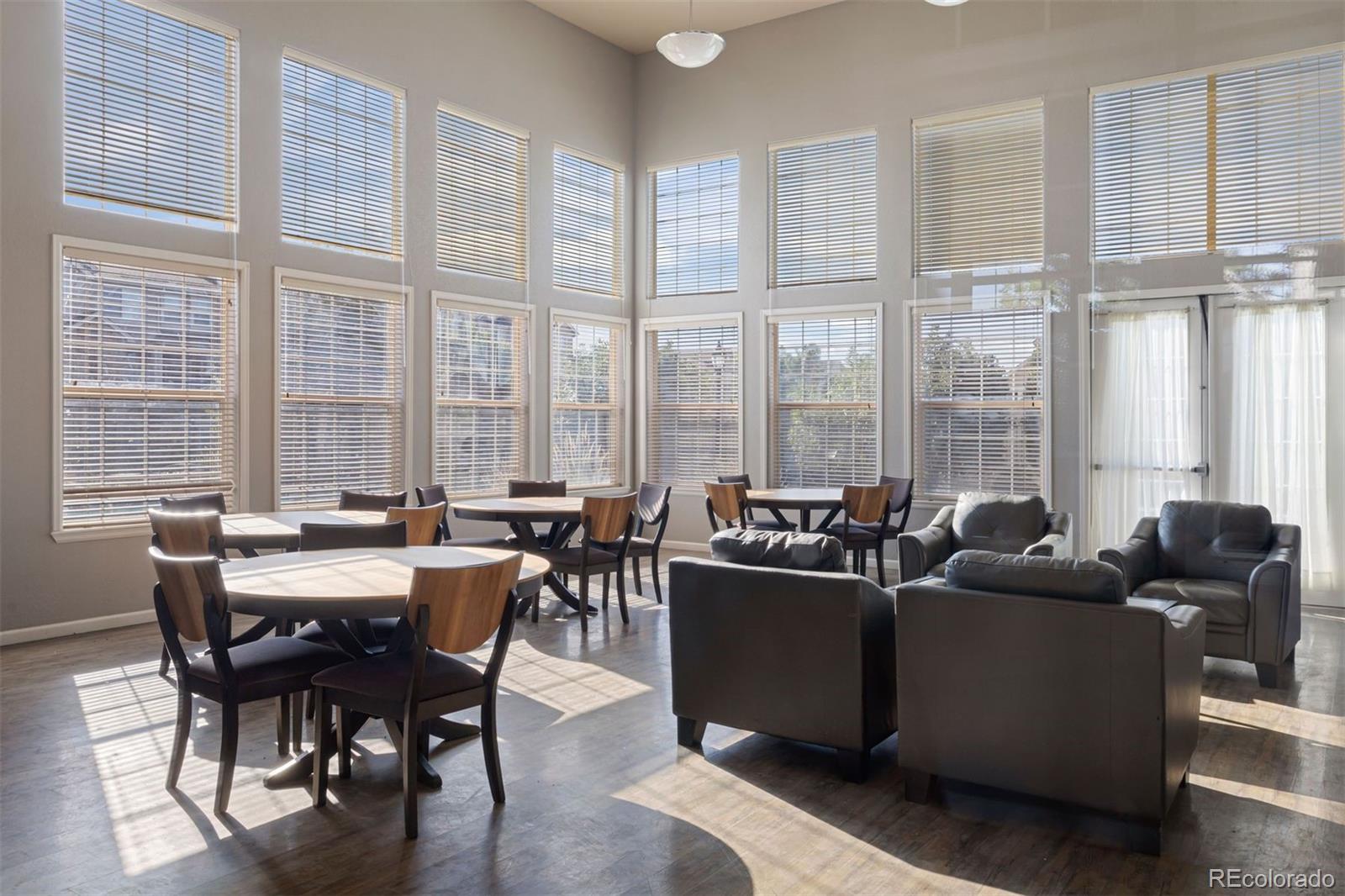 488 Black Feather Loop Unit: 202