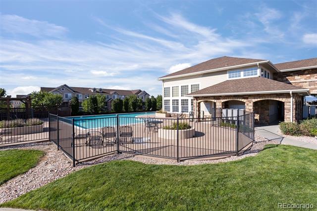 488 Black Feather Loop Unit: 202