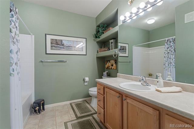 488 Black Feather Loop Unit: 202