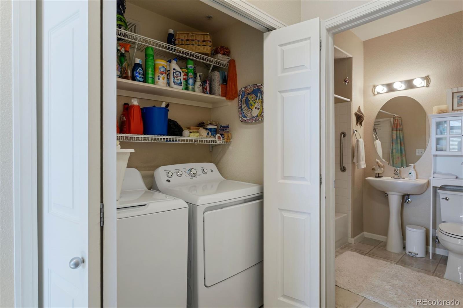 488 Black Feather Loop Unit: 202