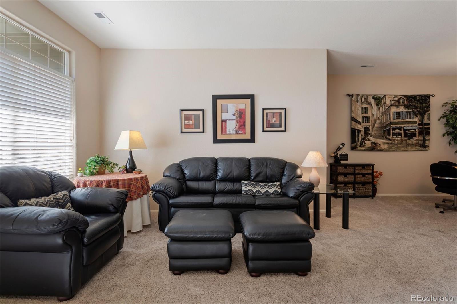 488 Black Feather Loop Unit: 202