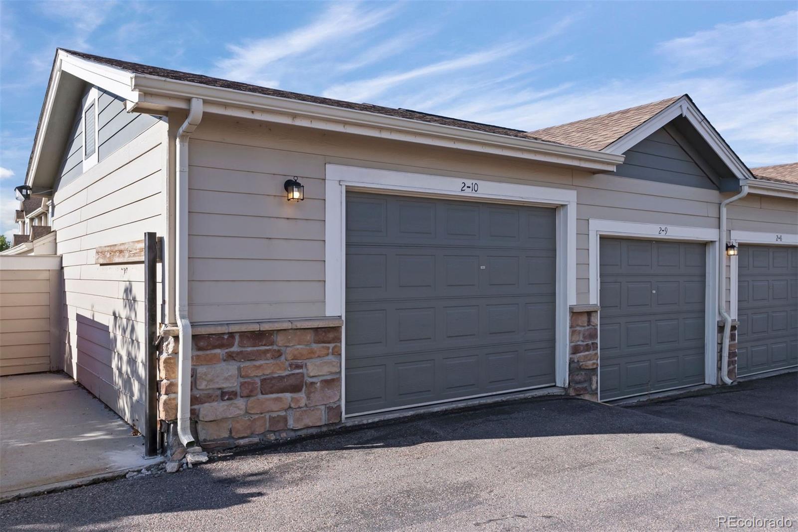 488 Black Feather Loop Unit: 202